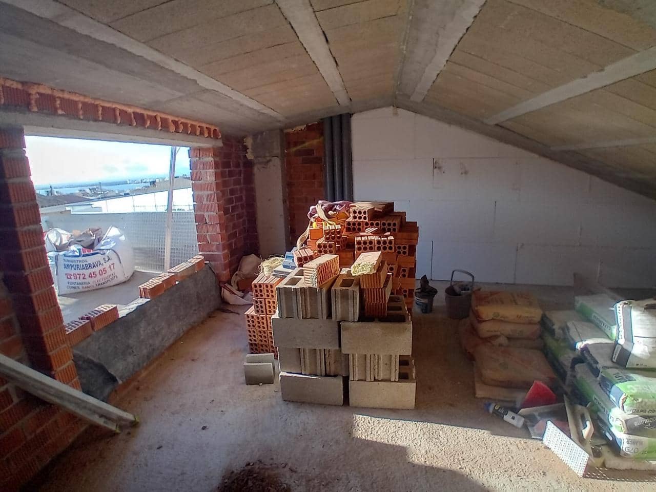 3 bedroom Flat for sale in Roses with garage - € 640,000 (Ref: 9598222)