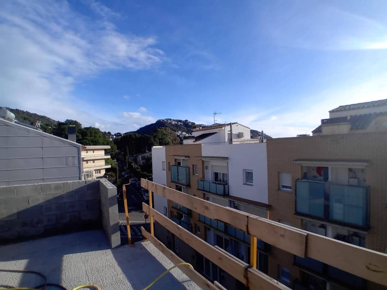 3 bedroom Flat for sale in Roses with garage - € 640,000 (Ref: 9598222)