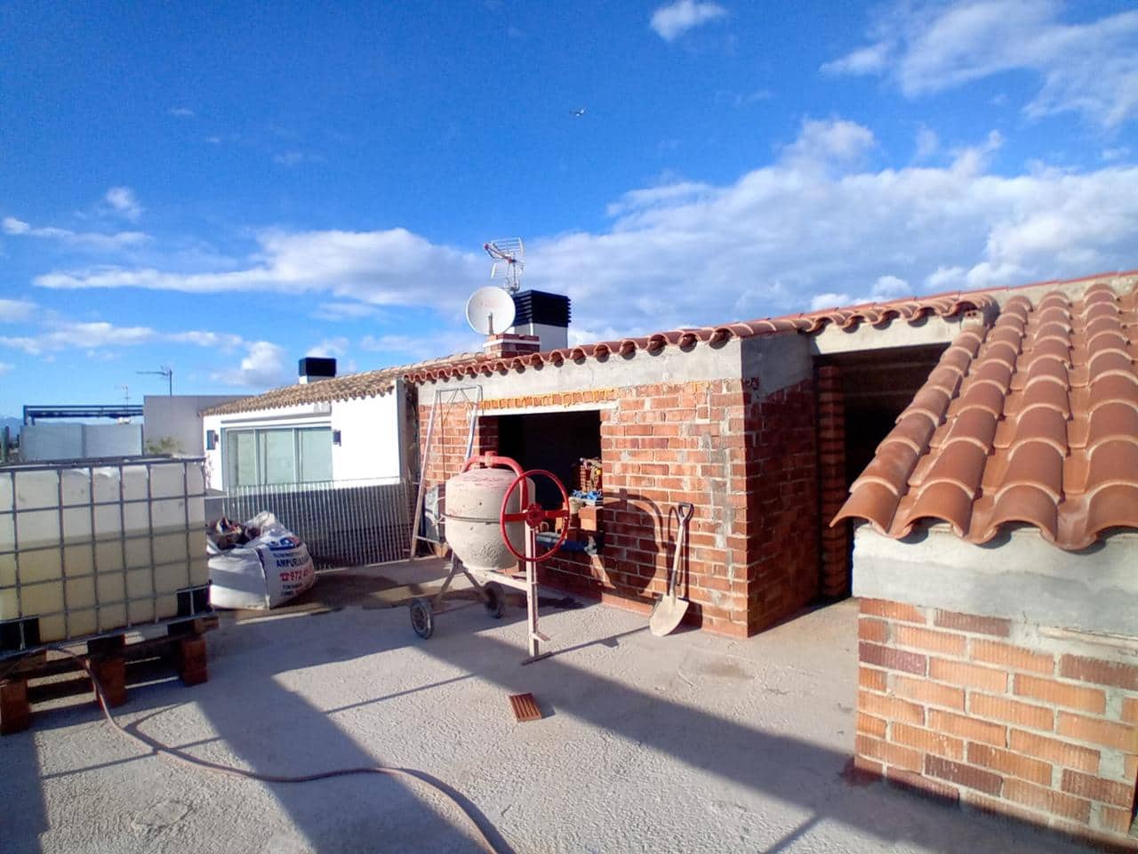 3 bedroom Flat for sale in Roses with garage - € 640,000 (Ref: 9598222)