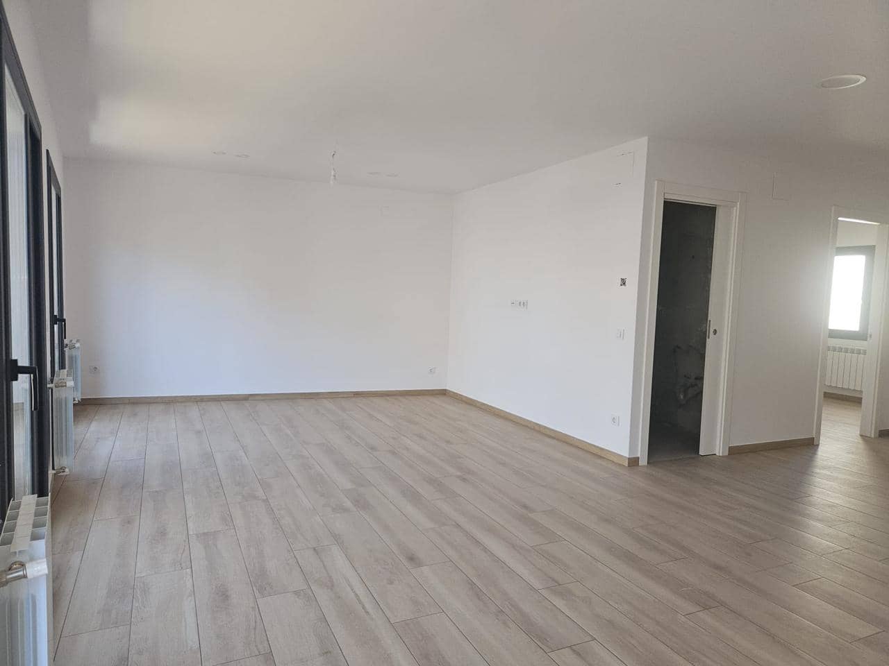 3 bedroom Flat for sale in Roses with garage - € 640,000 (Ref: 9598222)
