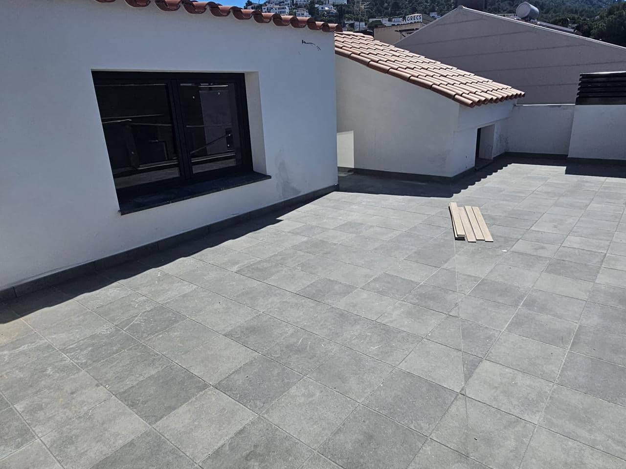3 bedroom Flat for sale in Roses with garage - € 640,000 (Ref: 9598222)