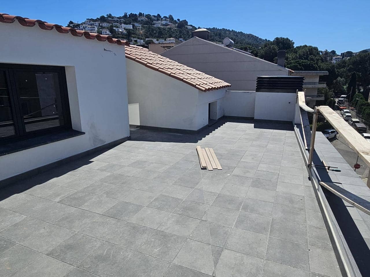 3 bedroom Flat for sale in Roses with garage - € 640,000 (Ref: 9598222)