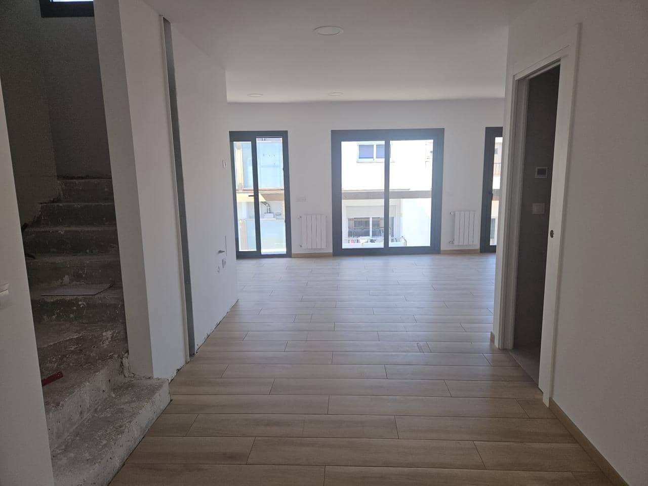 3 bedroom Flat for sale in Roses with garage - € 640,000 (Ref: 9598222)