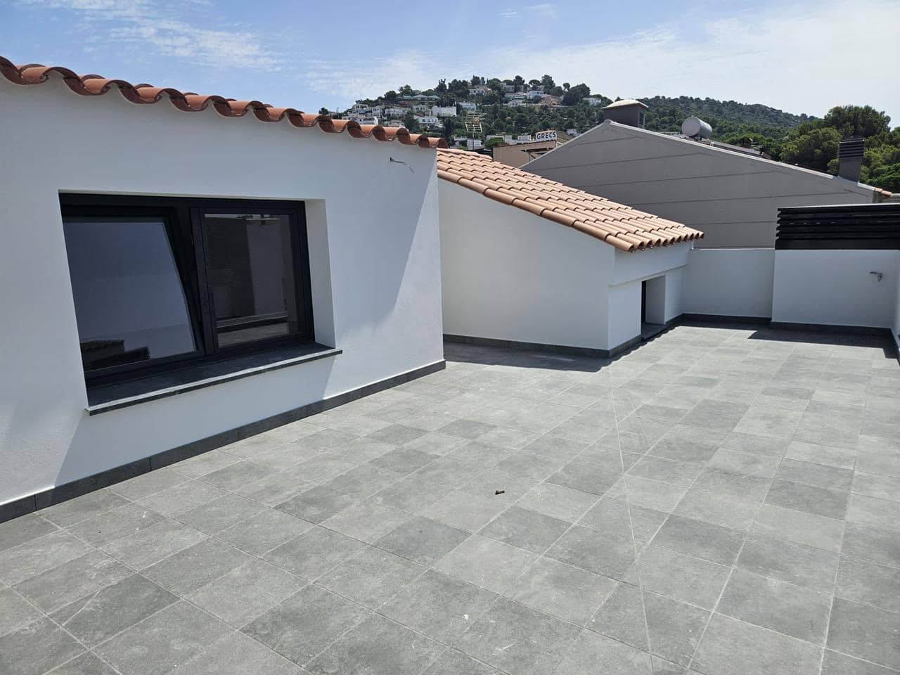 3 bedroom Flat for sale in Roses with garage - € 600,000 (Ref: 9598222)