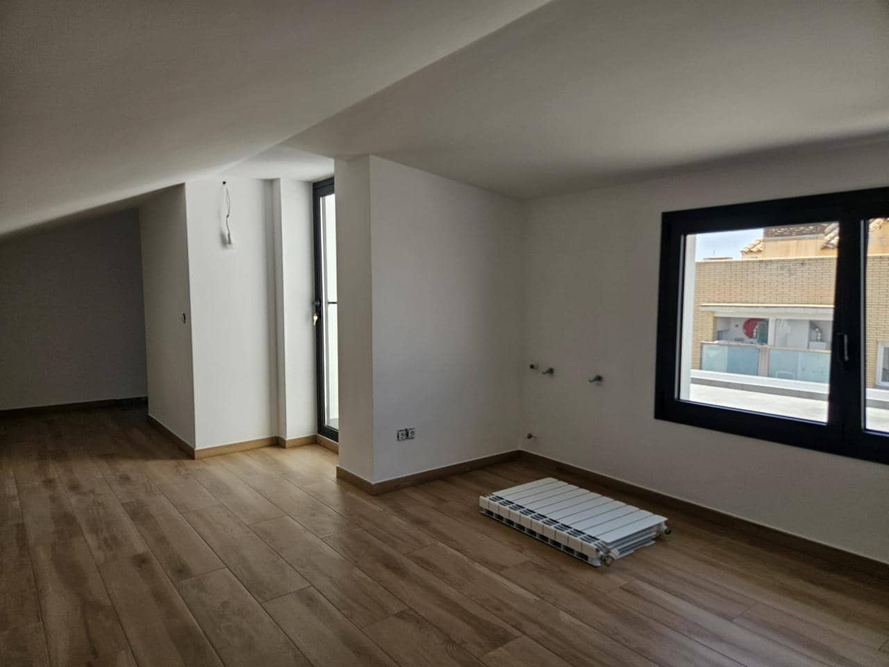 3 bedroom Flat for sale in Roses with garage - € 600,000 (Ref: 9598222)