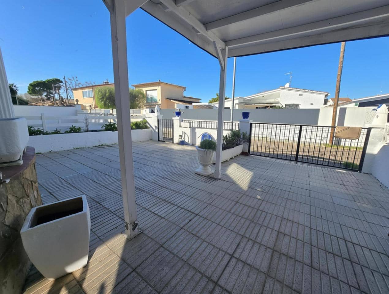 4 Zimmer Villa zu verkaufen in Empuriabrava mit Garage - 390.000 € (Ref: 9598223)