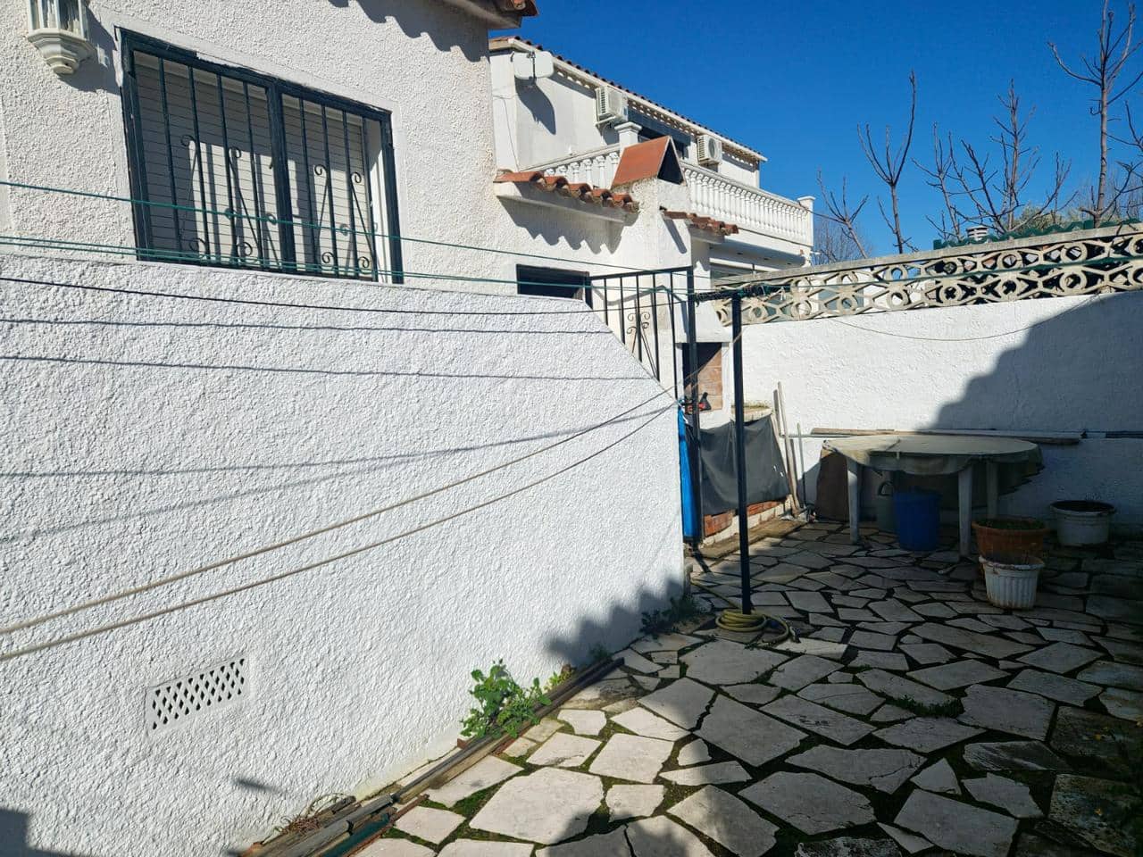 4 Zimmer Villa zu verkaufen in Empuriabrava mit Garage - 390.000 € (Ref: 9598223)