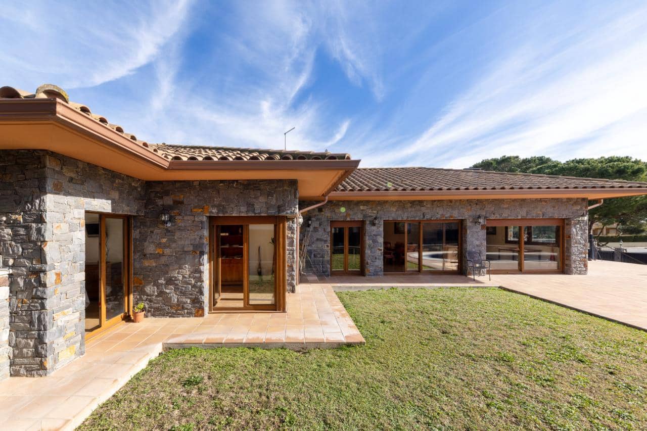 5 makuuhuone Huvila myytävänä paikassa Castello d'Empuries mukana uima-altaan 
autotalli - 1 050 000 € (Ref: 9598226)