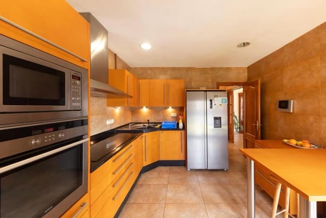 5 makuuhuone Huvila myytävänä paikassa Castelló d'Empúries mukana uima-altaan 
autotalli - 1 050 000 € (Ref: 9598226)