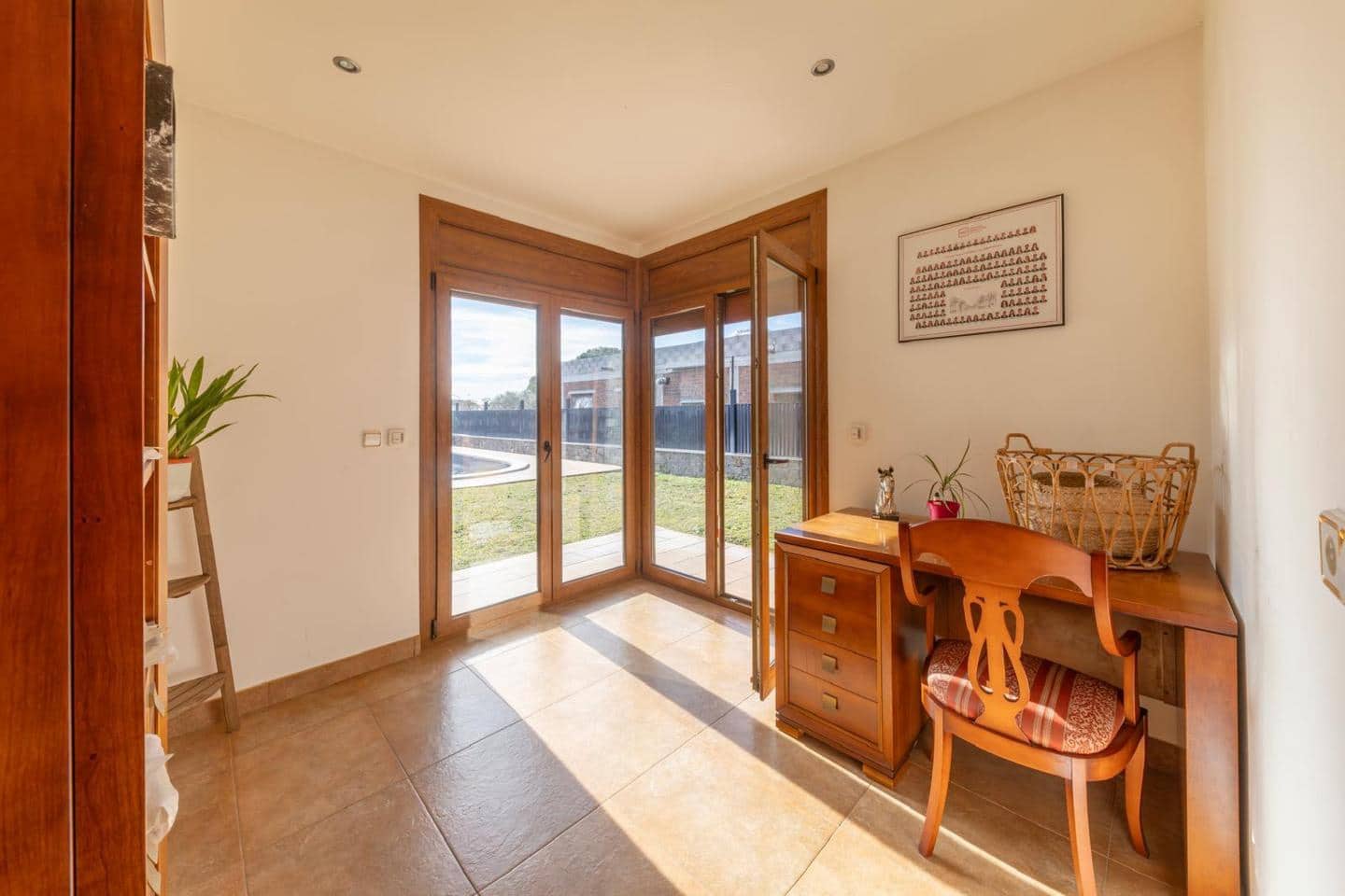 5 makuuhuone Huvila myytävänä paikassa Castello d'Empuries mukana uima-altaan 
autotalli - 1 050 000 € (Ref: 9598226)