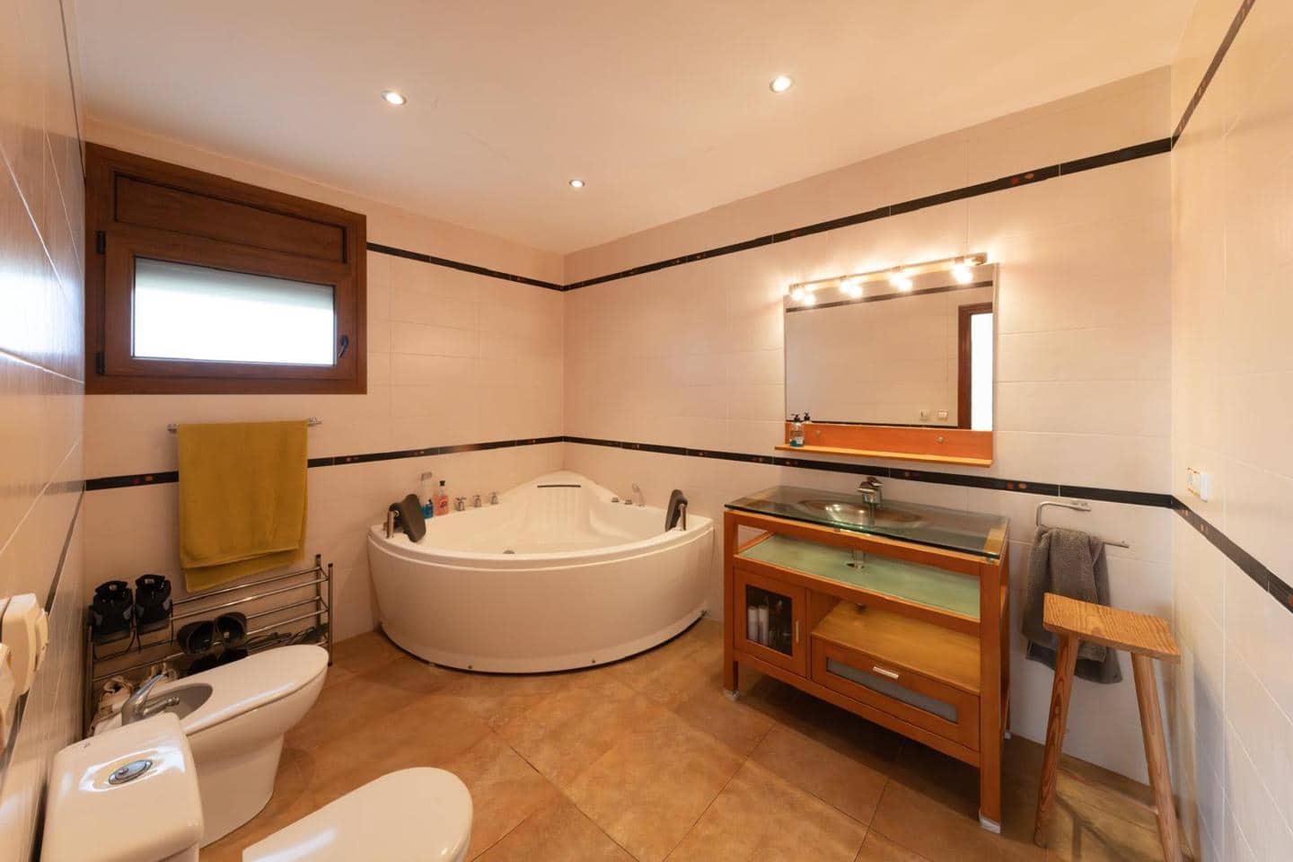 5 makuuhuone Huvila myytävänä paikassa Castello d'Empuries mukana uima-altaan 
autotalli - 1 050 000 € (Ref: 9598226)