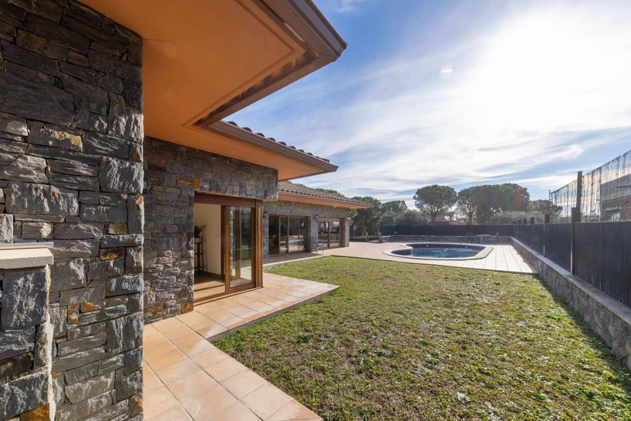 5 makuuhuone Huvila myytävänä paikassa Castello d'Empuries mukana uima-altaan 
autotalli - 1 050 000 € (Ref: 9598226)