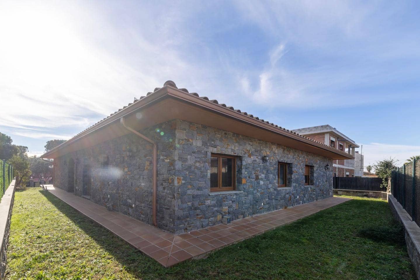 5 makuuhuone Huvila myytävänä paikassa Castello d'Empuries mukana uima-altaan 
autotalli - 1 050 000 € (Ref: 9598226)