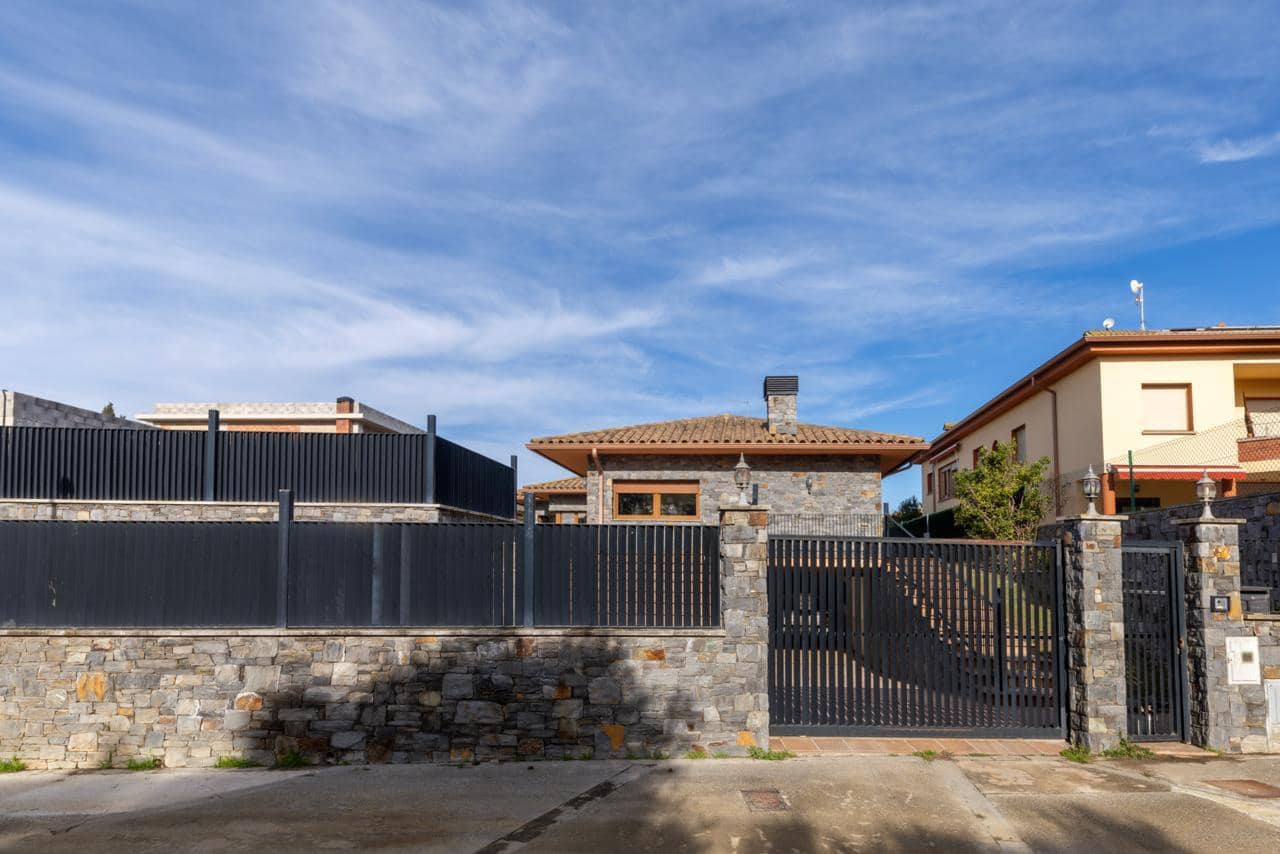 5 makuuhuone Huvila myytävänä paikassa Castello d'Empuries mukana uima-altaan 
autotalli - 1 050 000 € (Ref: 9598226)