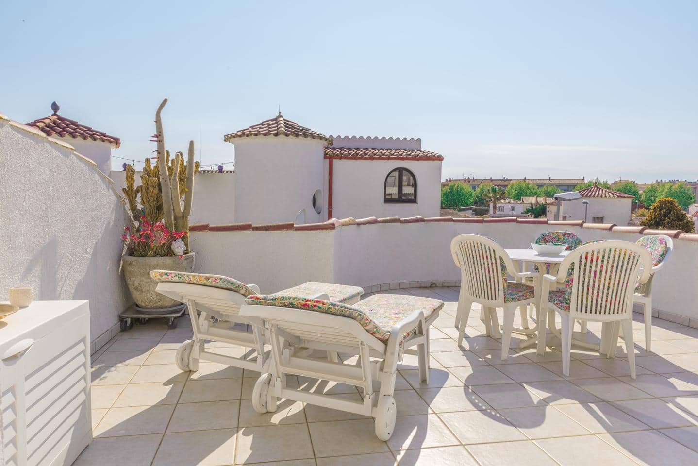 3 makuuhuone Huvila myytävänä paikassa Empuriabrava - 345 000 € (Ref: 9598227)