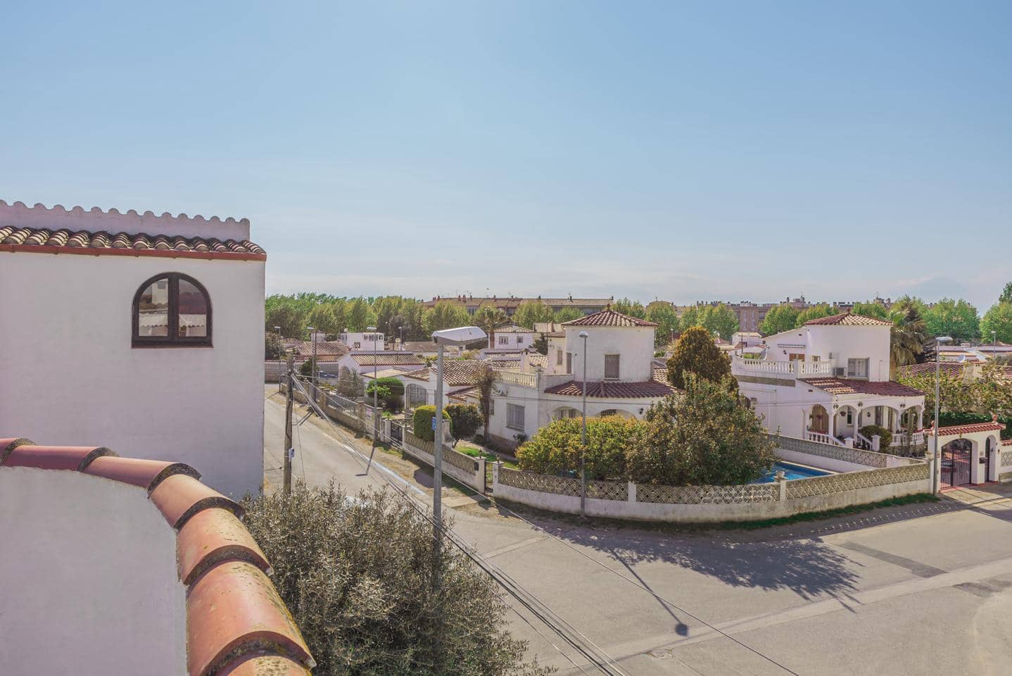 3 makuuhuone Huvila myytävänä paikassa Empuriabrava - 345 000 € (Ref: 9598227)