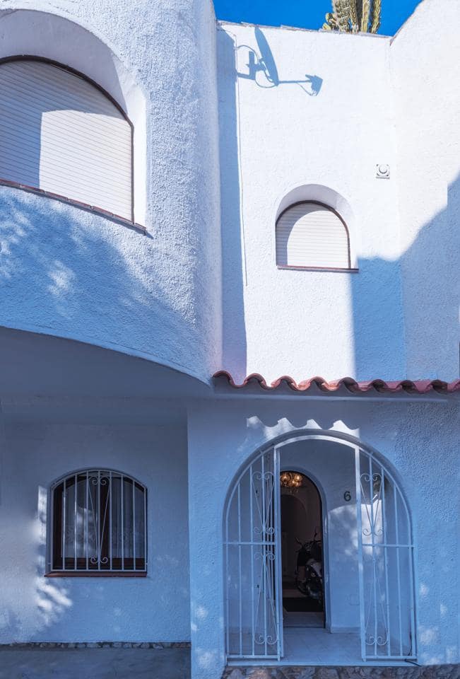 3 makuuhuone Huvila myytävänä paikassa Empuriabrava - 345 000 € (Ref: 9598227)