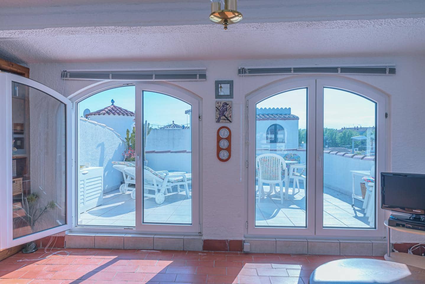 3 makuuhuone Huvila myytävänä paikassa Empuriabrava - 345 000 € (Ref: 9598227)