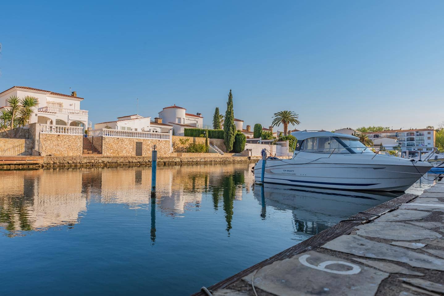 3 makuuhuone Huvila myytävänä paikassa Empuriabrava - 345 000 € (Ref: 9598227)