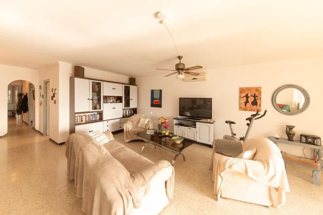 3 bedroom Flat for sale in Roses with garage - € 565,000 (Ref: 9598229)