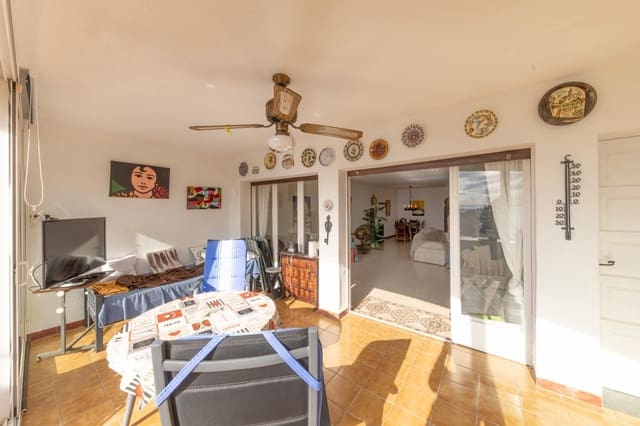 3 bedroom Flat for sale in Roses with garage - € 565,000 (Ref: 9598229)