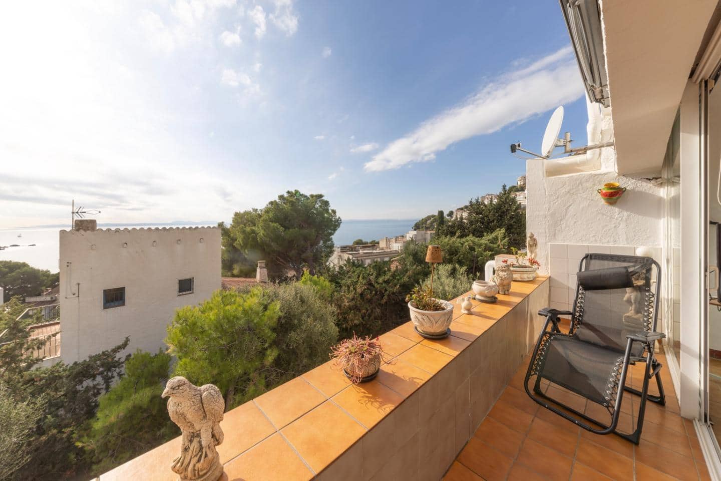 3 bedroom Flat for sale in Roses with garage - € 565,000 (Ref: 9598229)