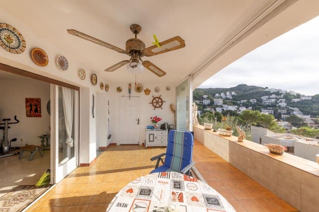 3 bedroom Flat for sale in Roses with garage - € 565,000 (Ref: 9598229)
