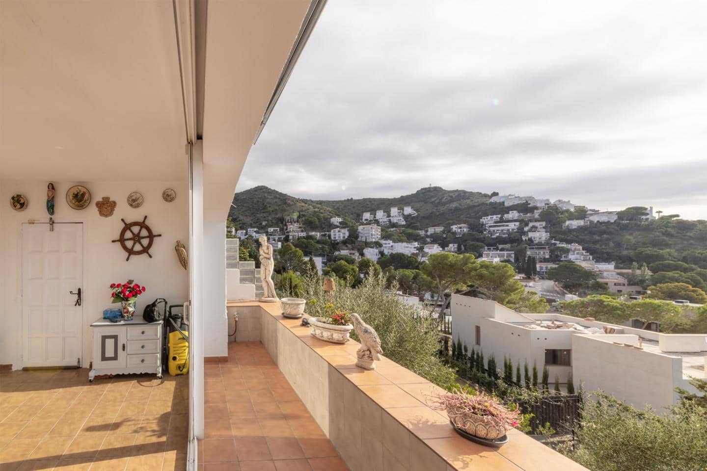 3 bedroom Flat for sale in Roses with garage - € 565,000 (Ref: 9598229)