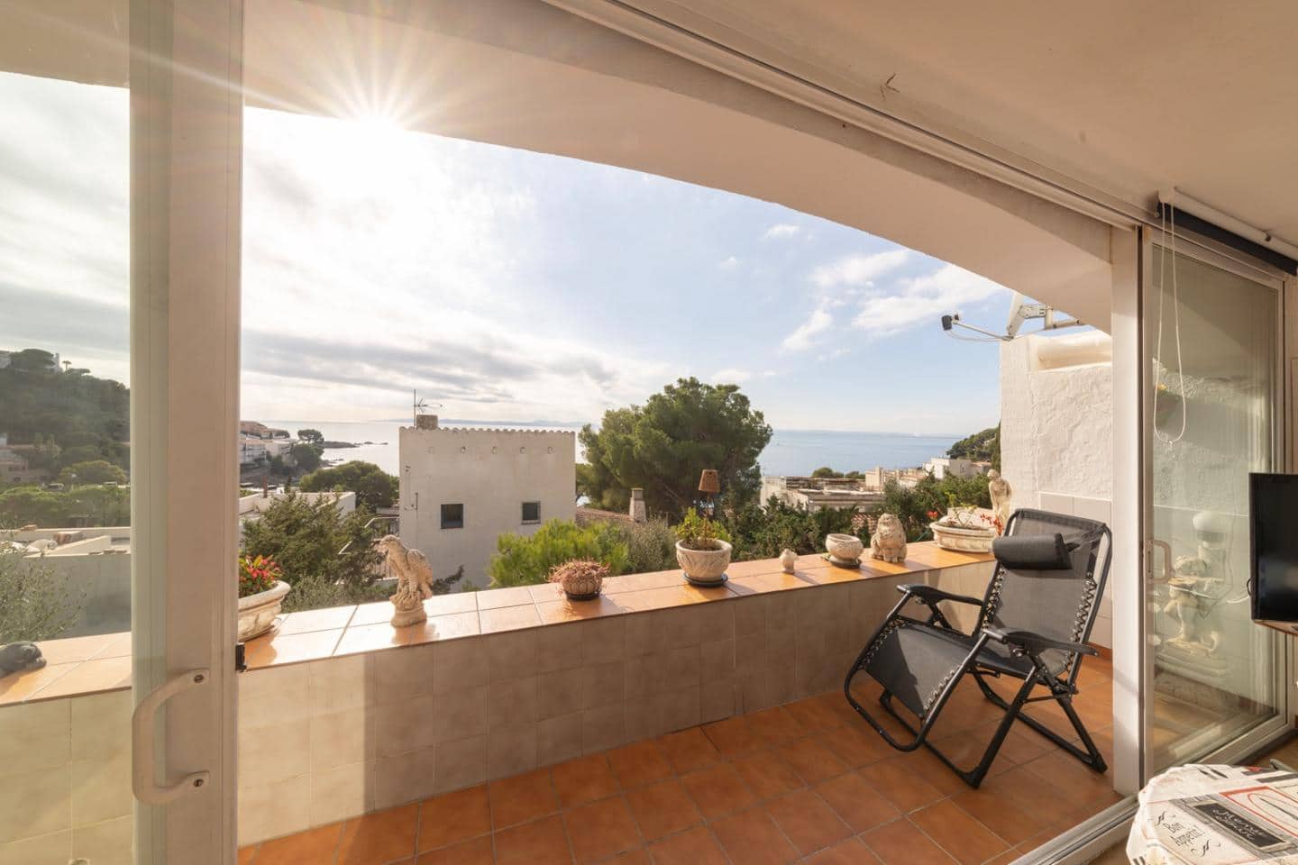 3 bedroom Flat for sale in Roses with garage - € 565,000 (Ref: 9598229)