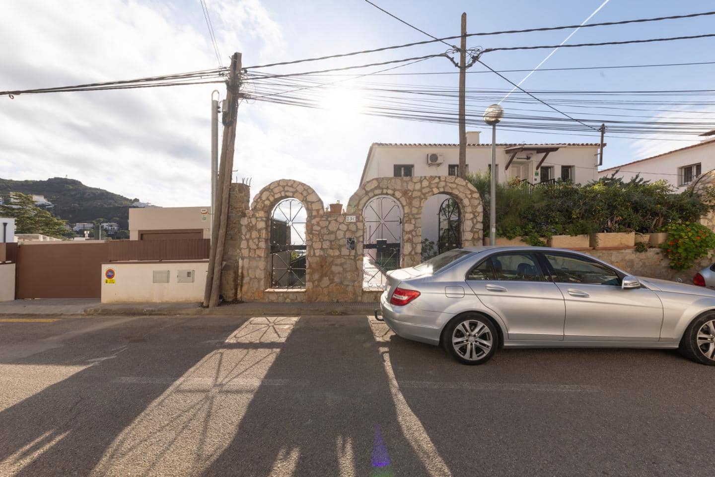 3 bedroom Flat for sale in Roses with garage - € 565,000 (Ref: 9598229)