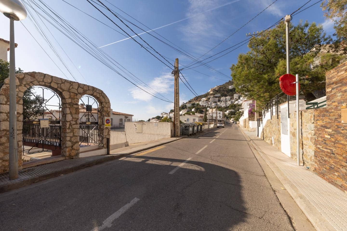 3 bedroom Flat for sale in Roses with garage - € 565,000 (Ref: 9598229)