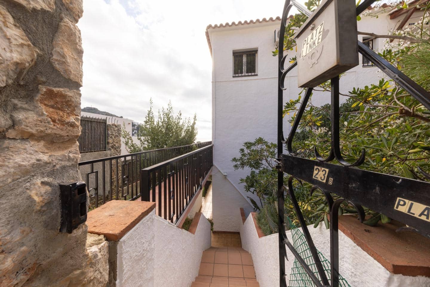 3 bedroom Flat for sale in Roses with garage - € 565,000 (Ref: 9598229)