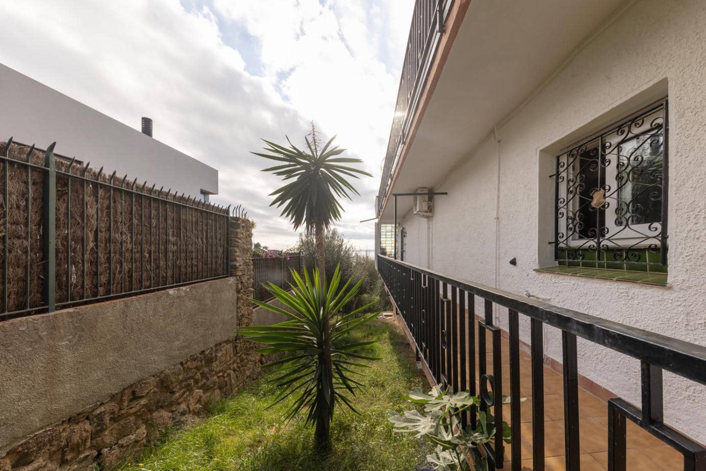 3 bedroom Flat for sale in Roses with garage - € 565,000 (Ref: 9598229)