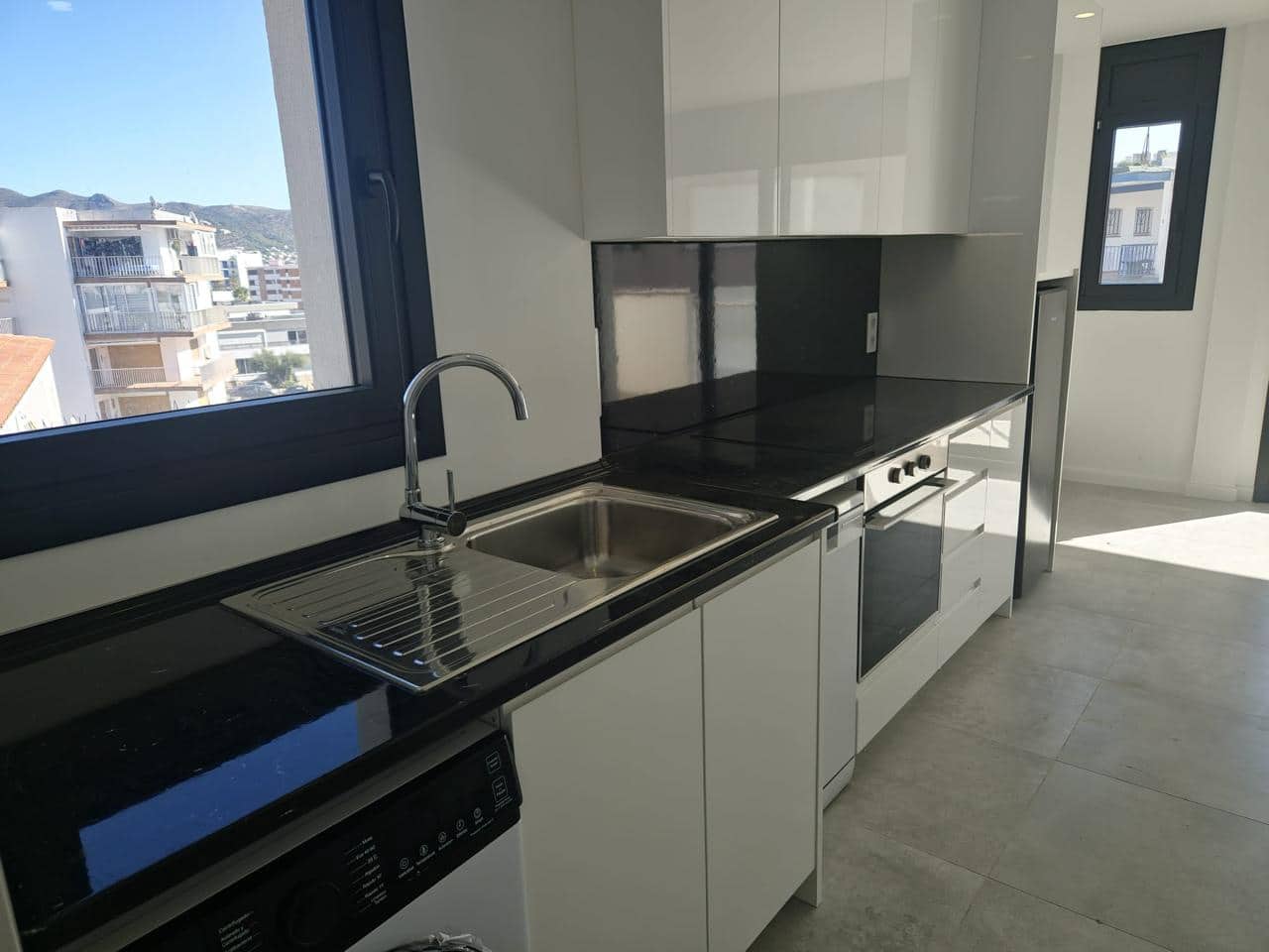 2 slaapkamer Appartement te koop in Roses - € 345.000 (Ref: 9598233)