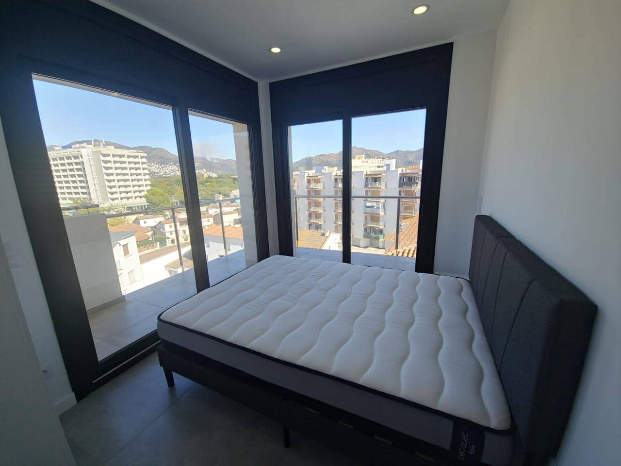 2 slaapkamer Appartement te koop in Roses - € 345.000 (Ref: 9598233)