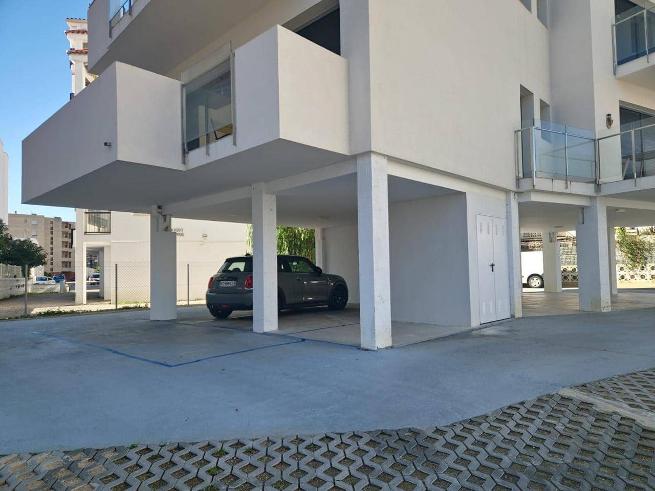 2 slaapkamer Appartement te koop in Roses - € 325.000 (Ref: 9598234)