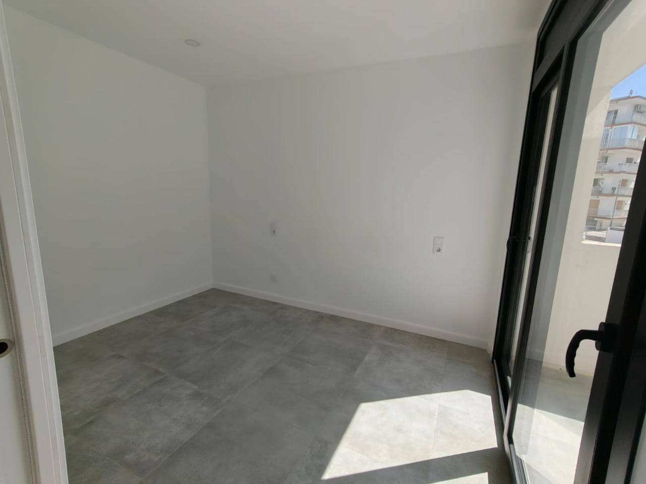 2 slaapkamer Flat te koop in Roses - € 195.000 (Ref: 9598235)