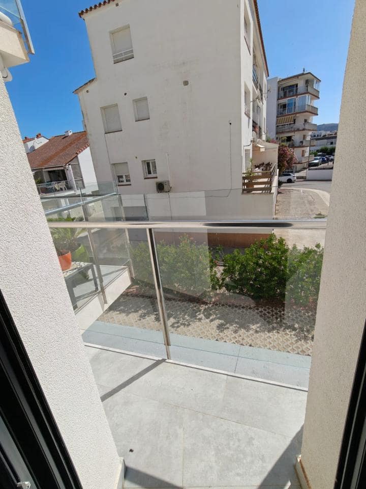 2 slaapkamer Flat te koop in Roses - € 195.000 (Ref: 9598235)