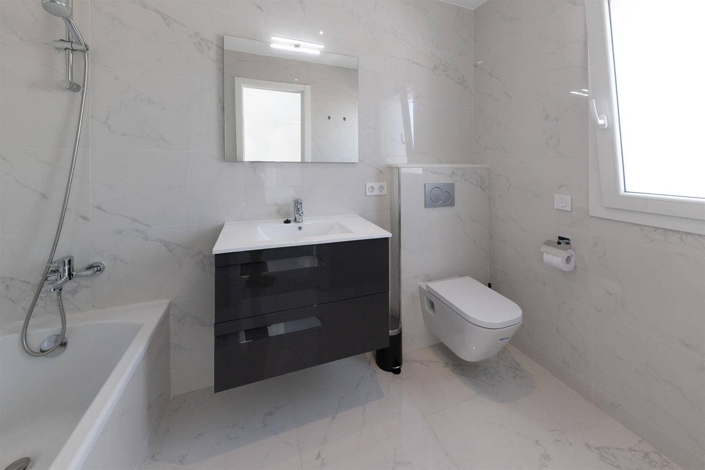 3 makuuhuone Huvila myytävänä paikassa Empuriabrava mukana uima-altaan - 375 000 € (Ref: 9598237)