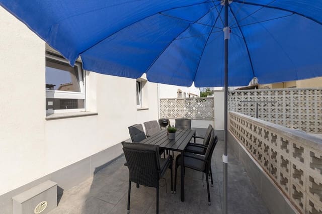 3 makuuhuone Huvila myytävänä paikassa Empuriabrava, Castelló d'Empúries mukana uima-altaan - 375 000 € (Ref: 9598237)