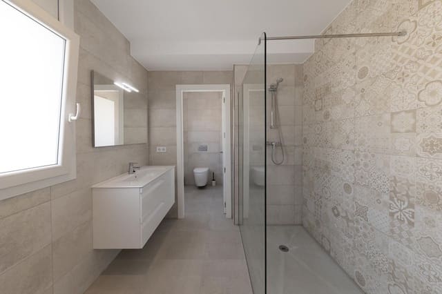 3 makuuhuone Huvila myytävänä paikassa Empuriabrava, Castelló d'Empúries mukana uima-altaan - 375 000 € (Ref: 9598237)