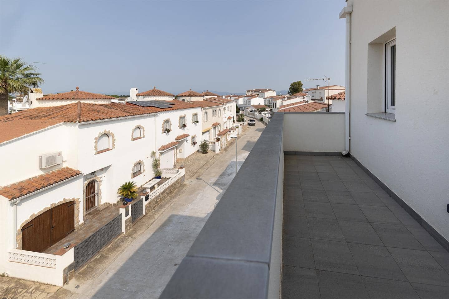 3 makuuhuone Huvila myytävänä paikassa Empuriabrava mukana uima-altaan - 375 000 € (Ref: 9598237)