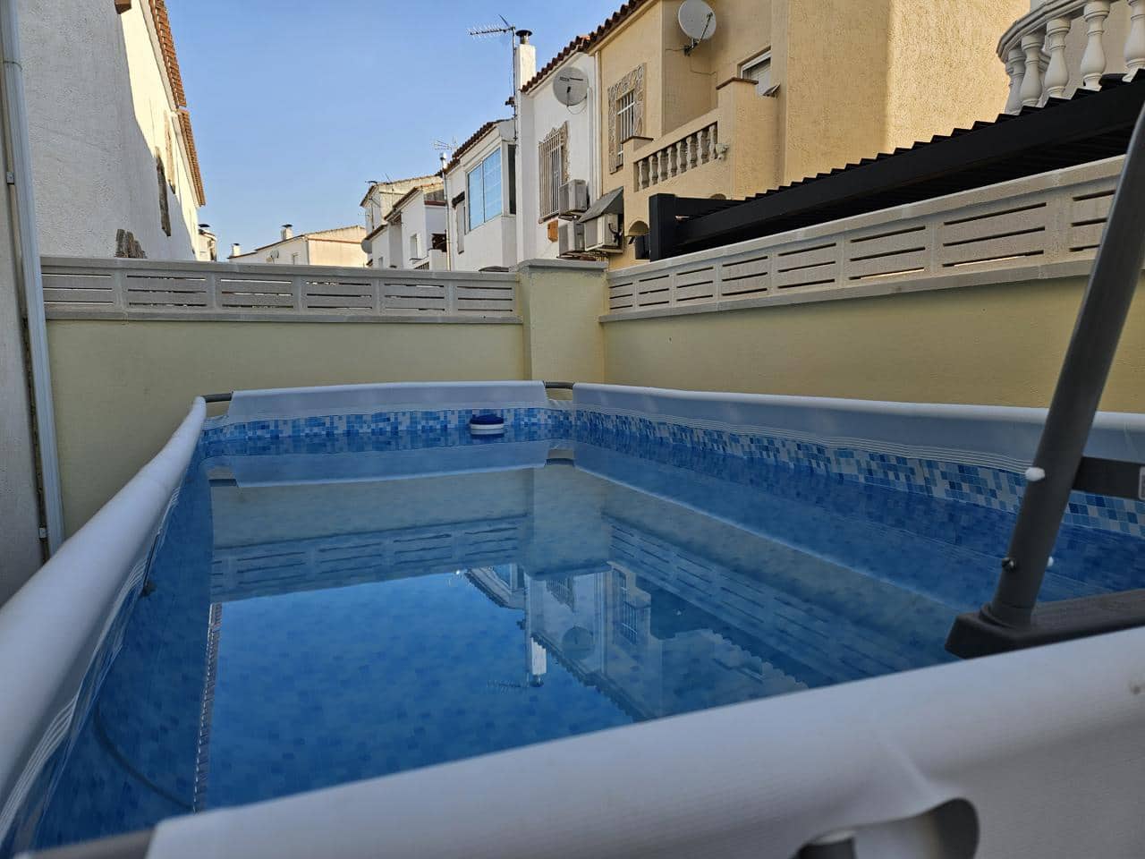 3 makuuhuone Huvila myytävänä paikassa Empuriabrava mukana uima-altaan - 375 000 € (Ref: 9598237)