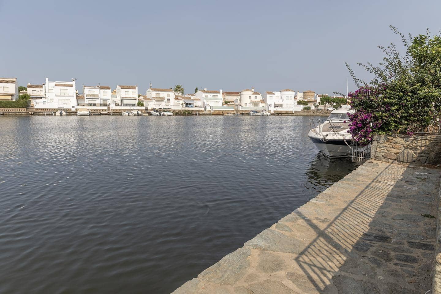 3 makuuhuone Huvila myytävänä paikassa Empuriabrava mukana uima-altaan - 375 000 € (Ref: 9598237)