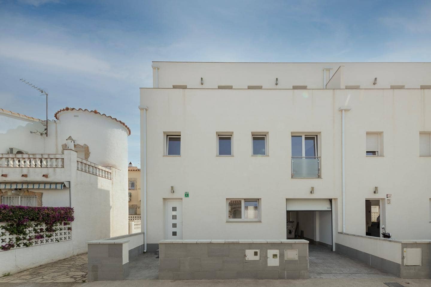 3 makuuhuone Huvila myytävänä paikassa Empuriabrava mukana uima-altaan - 375 000 € (Ref: 9598237)