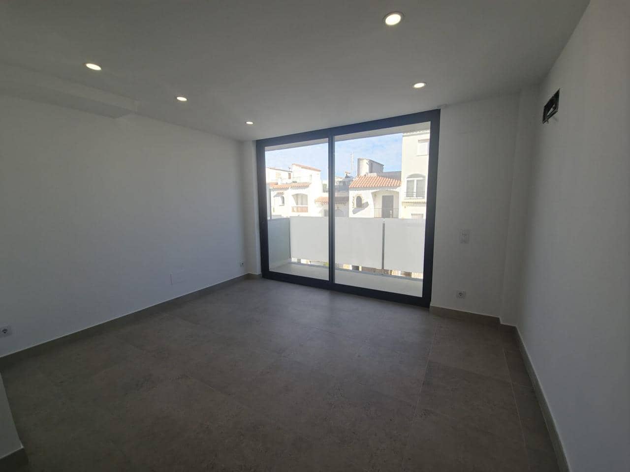 3 Zimmer Villa zu verkaufen in Empuriabrava mit Garage - 630.000 € (Ref: 9598238)