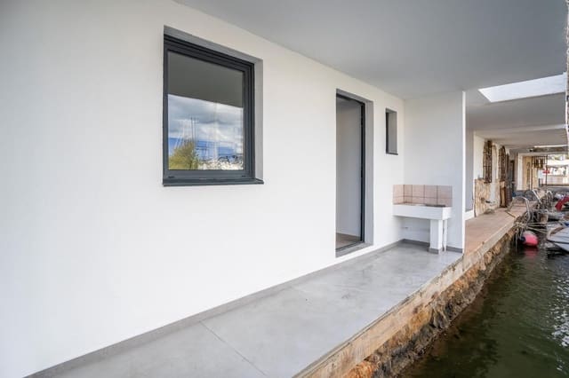 4 makuuhuone Huvila myytävänä paikassa Empuriabrava, Castelló d'Empúries mukana 
autotalli - 639 000 € (Ref: 9598240)