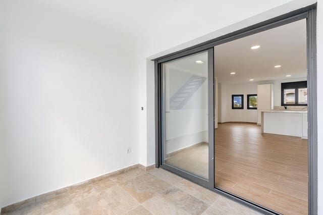 4 makuuhuone Huvila myytävänä paikassa Empuriabrava, Castelló d'Empúries mukana 
autotalli - 639 000 € (Ref: 9598240)