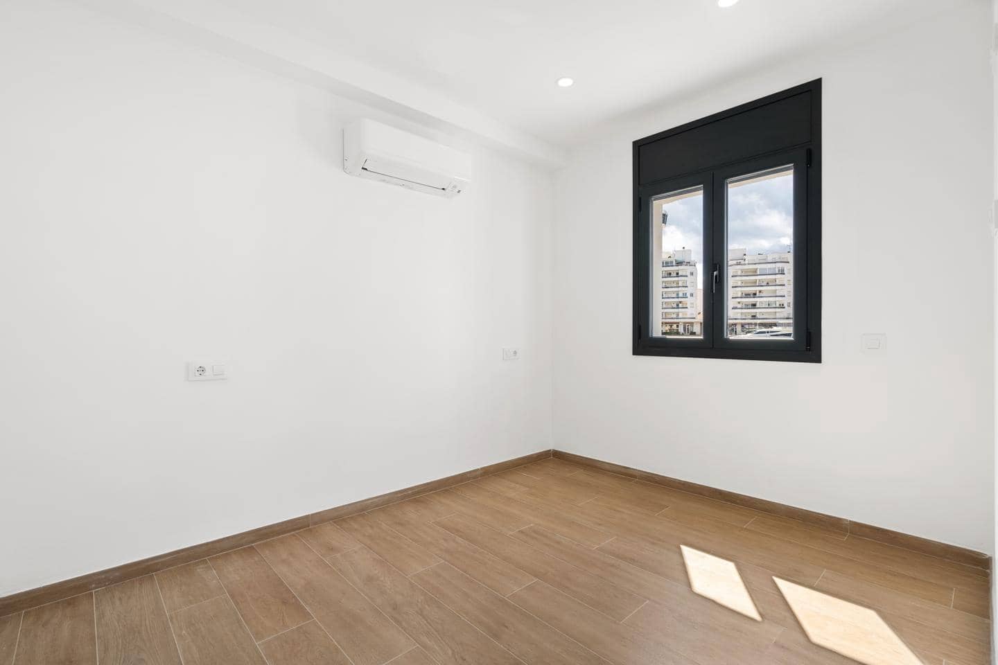 4 makuuhuone Huvila myytävänä paikassa Empuriabrava mukana 
autotalli - 639 000 € (Ref: 9598240)