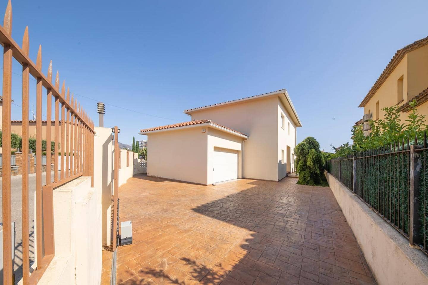 Chalet de 3 habitaciones en Roses en venta con piscina - 1.300.000 € (Ref: 9598241)